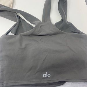 street staple in supportive jersey knit with a built-in shelf bra.
V-neck
Nylon